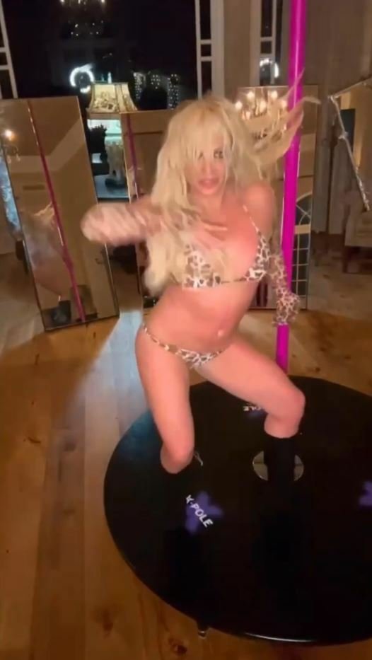 Britney Spears se dala na pole dance