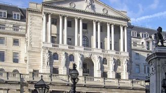 Britům se vracejí dividendy. Bank of England zrušila omezení bránící výplatám