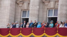 Alžběta II. a rod Windsorů: Jak se královská rodina dostala na trůn a kdo na něj má šanci usednout?