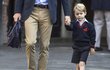 íte, proč jste ještě nikdy neviděli prince George (4) v kalhotech s dlouhými nohavicemi (a to ani když se ochladí)? Pravidla evropské aristokracie stanovují, že je smí nosit jen muži a chlapci starší osmi let.