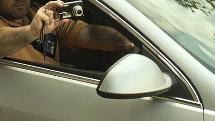 Britská policie fotografovala fotografující řidiče