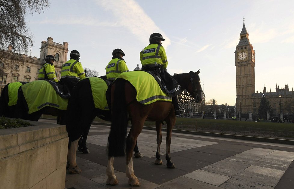 Policejní velitelství uvažuje o tom, že v souvislosti s bojem proti terorismu poprvé v historii vyzbrojí své pochůzkáře, britská policie (ilustrační foto).