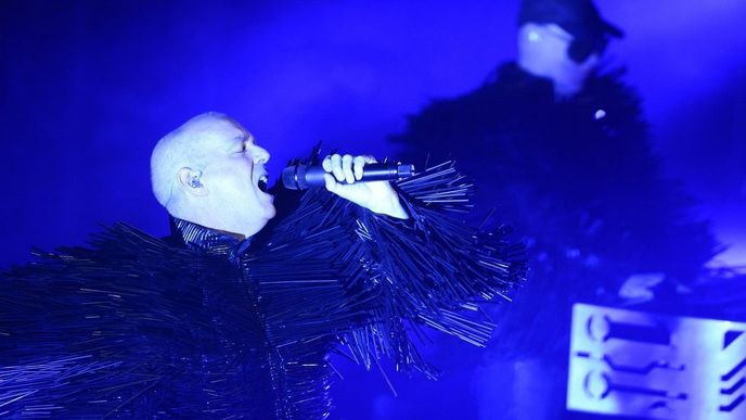 Britské elektronické duo Pet Shop Boys vystoupilo 13. srpna v Praze v rámci turné Electric World Tour, na němž představuje novou desku Electric. Na snímku zpěvák Neil Tennant.