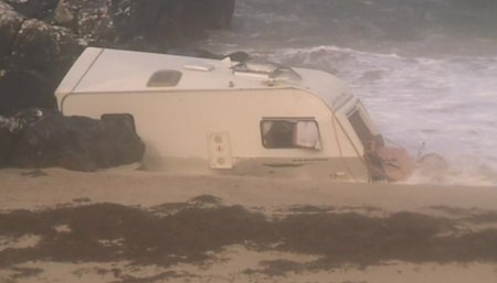 Bouře Ali si ve středu 19. září vyžádala 2. oběť. V Irsku zemřela žena, když vítr shodil její karavan z útesu. V Severním Irsku zabil muže padající strom.