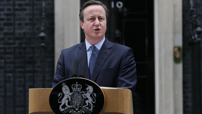 V uniklých dokumentech figuruje i jméno otce dosavadního premiéra Davida Camerona