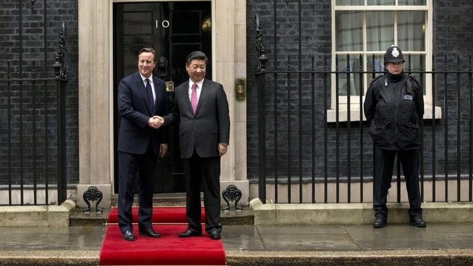 Britský ministrský předseda David Cameron a čínský prezident Si Ťin-Pching