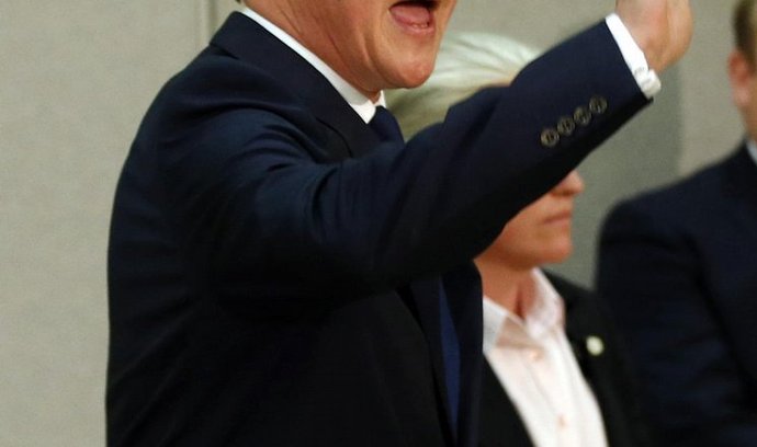 Britský premiér David Cameron po volební noci
