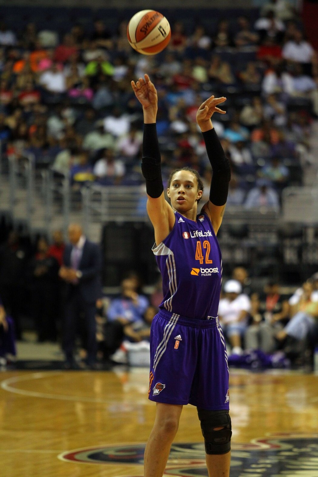 S Phoenixem Mercury v roce 2014 vyhrála WNBA.