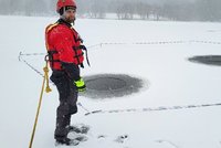 Pozor, smrtící past na Prýglu! V ledu jsou zákeřné trhliny