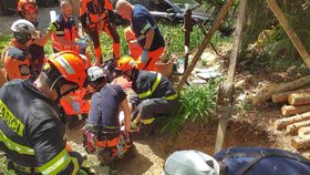 Muž na Brněnsku spadl do studny, pomoci mu museli hasiči.
