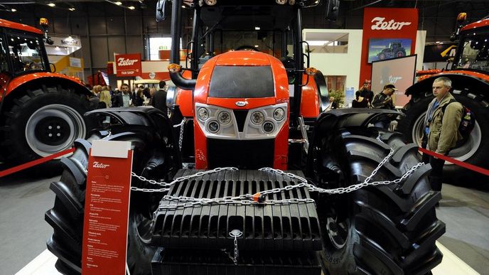 Brněnský Zetor Tractors začne letos v polovině roku vyrábět nový traktor Forterra HD (na snímku). Oproti těm, které už dělá, bude nový model výkonnější, dosáhne až 150 koňských sil. Novinku firma 31. března představila novinářům na veletrhu Techagro v Brně.