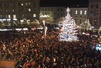 V Brně začaly Vánoce: Primátorka Vaňková rozsvítila strom na "Svoboďáku"