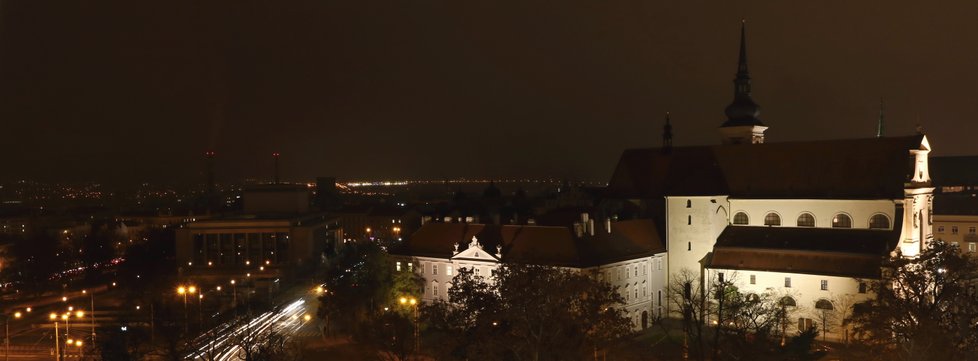 Tento unikátní pohled na centrum Brna, kostel sv. Tomáše a Janáčkovo divadlo se naskytne Brňanům, kteří se nechají vyvést do 33metrové výše nad Moravské náměstí.