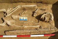 V Brně našli hroby Keltů z doby Alexandra Velikého: Kostry pohřbili s meči a šperky
