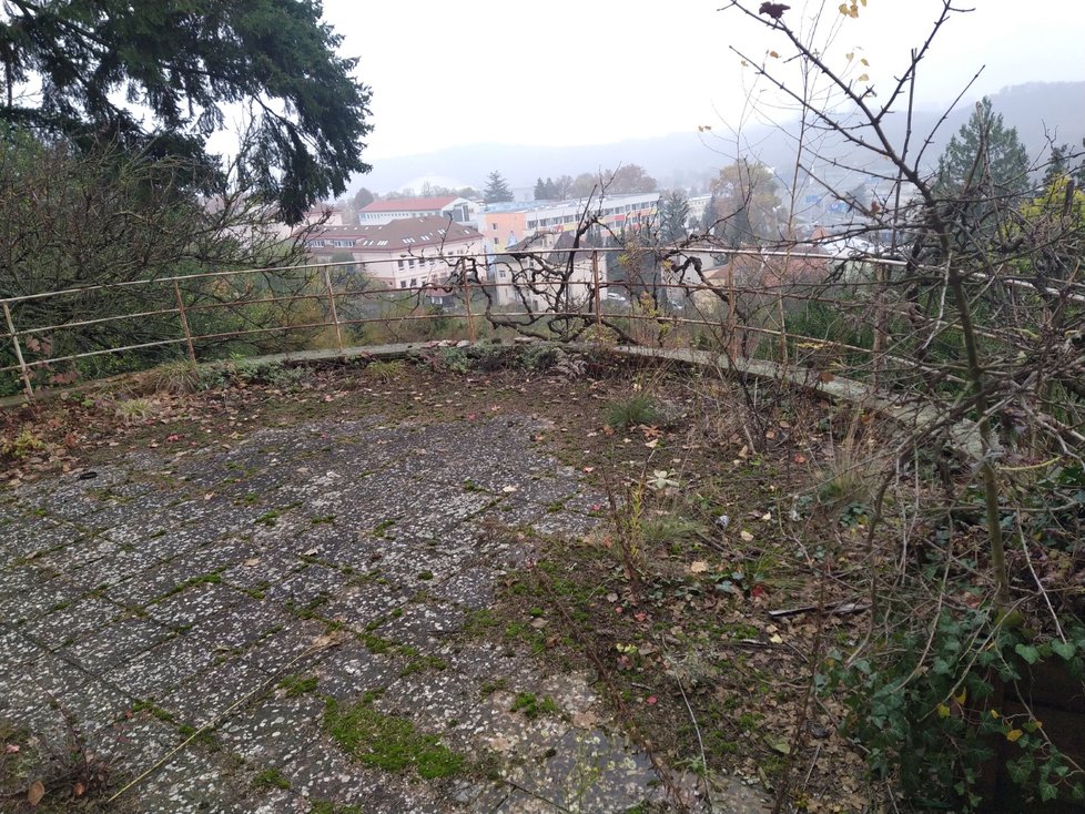 Město Brno do slavné vily sedmdesát let neinvestovalo, prvorepublikový dům s pohnutou historií se rozpadá.