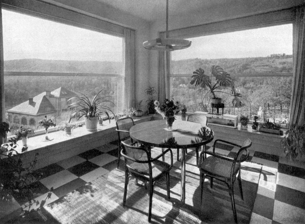 Pohled ze salonu Wittalovy vily v Brně-Pisárkách po dokončení v roce 1932.