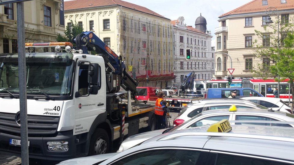 Parkování je v Brně naprosto nedostačující, radní chtějí jeho cenu nyní razantně zvýšit.