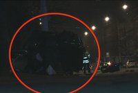 Noční smrt v centru Brna: BMW odmrštilo mercedes na sloup, řidič na místě zemřel