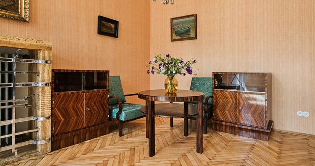 Nově opravený byt s dochovaným modernistickým mobiliářem z roku 1933 manželů Richarda a Johanny Herdanových