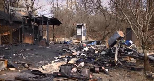 Při hašení požáru chatky v Brně-Černovicích hasiči našli mrtvého muže.