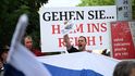 Stovky lidí v Brně demonstrovaly proti Pouti smíření se Sudetskými Němci Stovky lidí v Brně demonstrovaly proti Pouti smíření se Sudetskými Němci