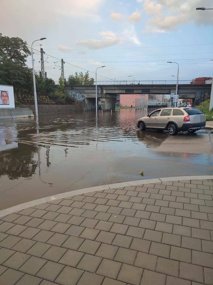 Neprůjezdná silnice v Brně-Černovicích.