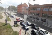 Další pohroma pro rozkopané Brno: Valí se na něj stovky cyklistů a tisíce věřících