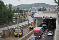 V Brně otevřeli silniční galerii: "Děravý" tunel projedete zatím jen jedním směrem