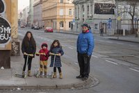 Brněnský Bronx? Děti jménem Kennedy či Prezidentka, koupaliště u Janáčka, nezničitelné schránky. I to ukazuje průvodce BRNOX