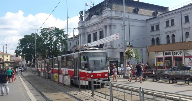 Výrazné omezení před brněnským hlavním nádražím plánuje od ledna příštího roku brněnský magistrát.