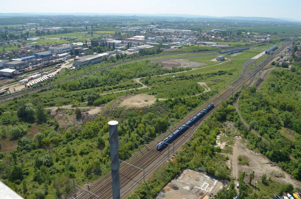 Pozemky, kam se podle některých plánů může stěhovat brněnské hlavní nádraží. Od současné stanice jsou vzdáleny pouhých 800 metrů.