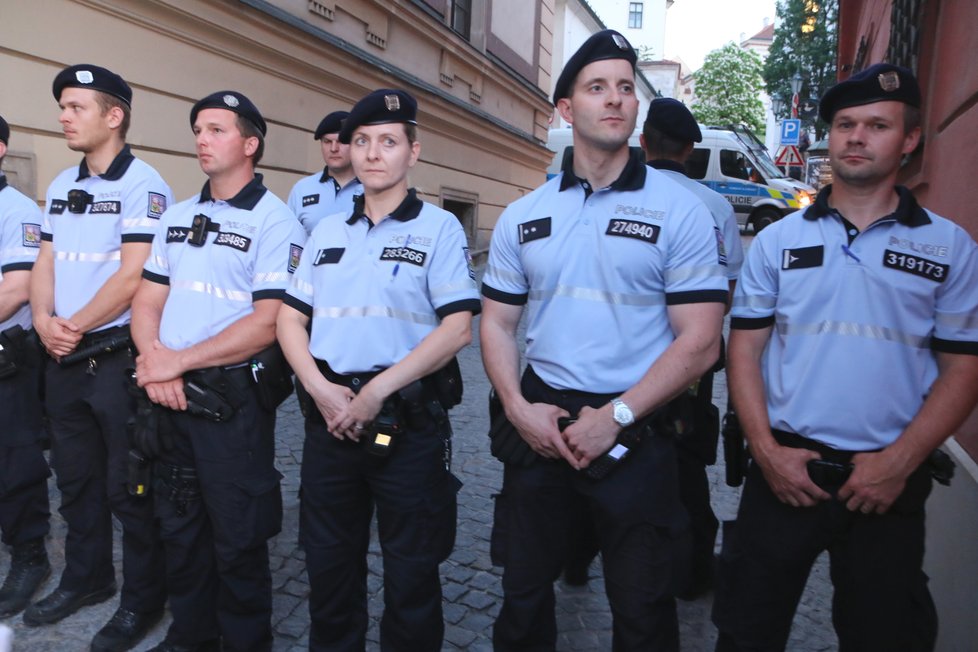 Brno. 26.5.2018, protesty kvůli kontroverzní divadelní hře, v níž Ježíš znásilní muslimku