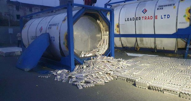 Celníci na jižní Moravě objevili nelegální výrobnu cigaret.