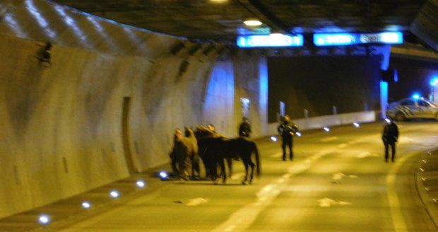 Splašené koně chytli až v tunelu.