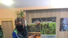 Vedoucí přímé péče o mentálně postižené klienty v hodonínském Zelením domě pohody Eduard Mezera vysvětluje, jak se chránit před koronavirem.