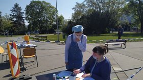 Testovací stan na koronavirus v Brně na Moravském náměstí zeje prázdnotou