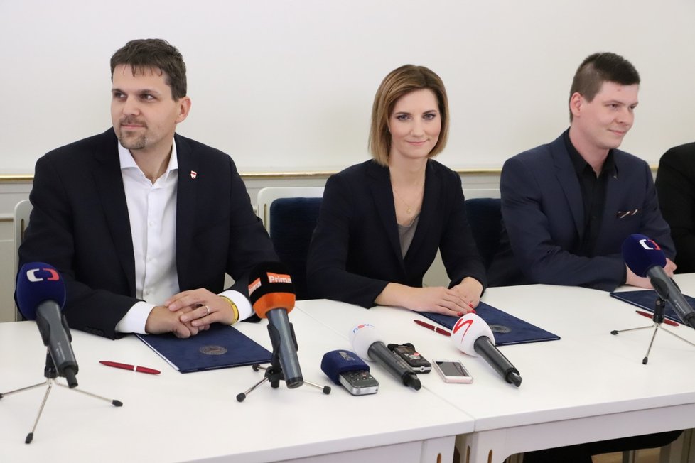 Koaliční strany podepsaly v Brně smlouvu v pondělí 5. listopadu.