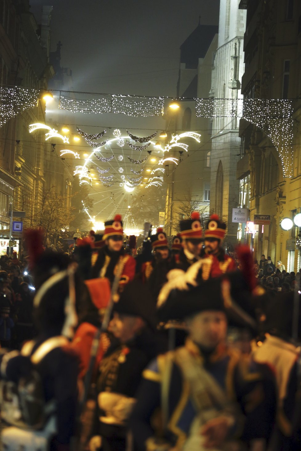 Triumfální pochod Napoleona centrem vánočního Brna.