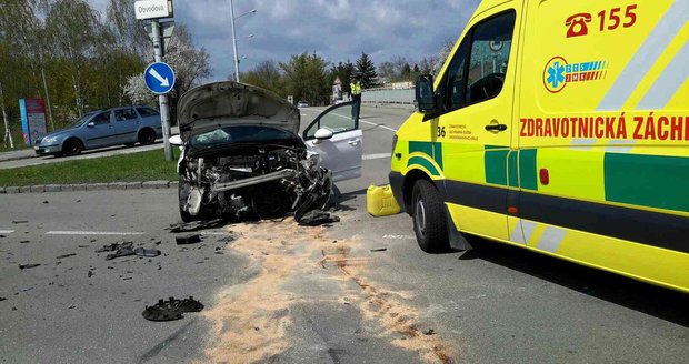 Při vážné nehodě v Brně se zranilo šest lidí včetně jednoho dítěte.