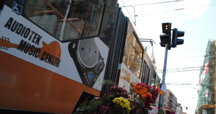 Dějištěm tragické nehody byl tramvajový ostrůvek ulici Na Veveří