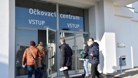 V záložní nemocnici na výstavišti v Brně 11. ledna 2021 začalo zkušební očkování policistů a hasičů proti covidu-19.