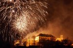 Nad brněnským hradem Špilberk se v sobotu večer rozzářil parádní novoroční ohňostroj