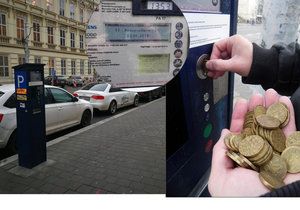 Než půjdete v Brně zaplatit parkování, rozbijte prasátko! Automaty berou pouze mince. Potřeba jich je až půl kila!