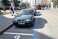 Cena za parkování v Brně se snižuje: Za první auto zaplatíte „jen“ čtyři tisíce