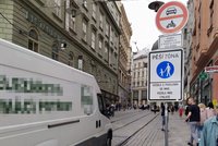 Brněnská pěší zóna? Omyl! Masarykovou ulicí projede denně tisícovka aut