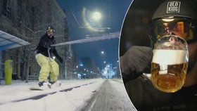 Reklama na pivovar kopíruje slavného youtubera: Snowboarďák v Brně jede do hospody