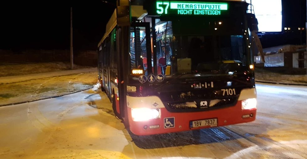 Autobus z konečné na Lesné nevyjel.