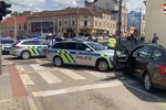 Muž (31) se snažil ujet nejdříve policistům na dálnici, poté i v centru Brna. Nakonec naboural do policejního auta.