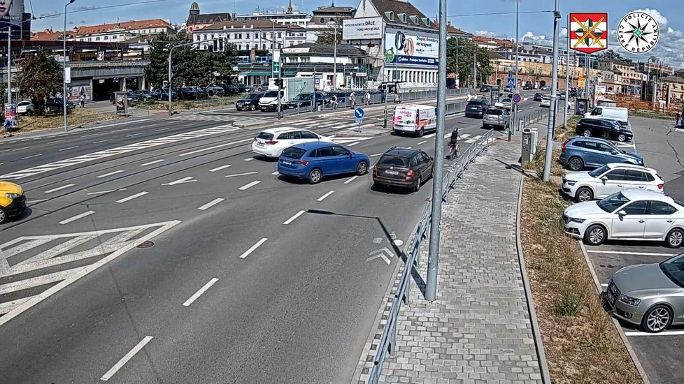 Muž (31) se snažil ujet nejdříve policistům na dálnici, poté i v centru Brna. Nakonec naboural do policejního auta.