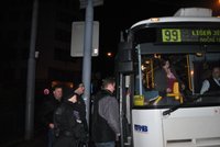 Černí pasažéři třeste se: Revizoři vyrazí v Brně do nočních autobusů!